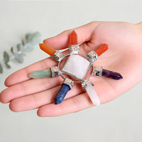 Großhandel Charm Kristall-Handwerk 7 Chakra Klarer Quarz-Pyramide für Meditation