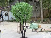 Großer Künstlicher Ficus-Baum für Innenräume, Dekorativer Großer Künstlicher Banyan-Baum, Künstlicher Glasfaserbaum für Außenbereiche