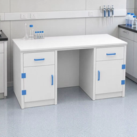 Table de laboratoire SCEELAB en PP résistant aux produits chimiques, plan de travail central avec évier, robinet et option de support pour réactifs pour mobilier de laboratoire