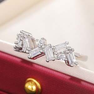 Anello Rettangolare in Cristallo Rosa per Donne, Accessorio Minimalista per Feste e Uso Quotidiano - Product Image 5