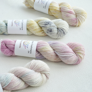 Filato 100% Cashmere Mongolo Peso DK Dipinto a Mano - 55g / 182m Morbida Lana per Maglieria Bambino - Product Image 3