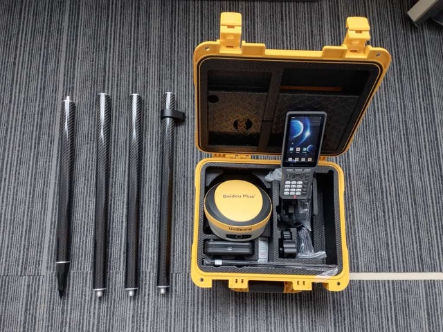 Advanced IP67 RTK Base Rover for Land Surveying GNSS Receiver 1408 Channels 5G/Bluetooth Enabled -35~+65 Operating Temp