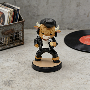 Figurine de vache des Highlands rock'n'roll, statue de vache chantante rétro style Elvis, microphone, décoration de bureau à domicile, cadeau original parfait - Product Image 3