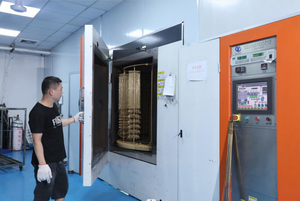 Pendientes de Aro de Acero Inoxidable con Flores Personalizadas de Alta Calidad, Diseño Hueco Chapado en Oro de 18K, Resistentes al Agua - Product Image 6