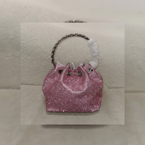 กระเป๋าคลัทช์ผู้หญิงคุณภาพสูงทำจากโลหะ พร้อมสายสะพายข้างแบบโซ่ เหมาะสำหรับงานแต่งงานและโอกาสพิเศษ - Product Image 1