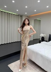 Vestido de Noche de Satén con Lentejuelas Doradas, Corte A, Un Hombro, Largo hasta el Suelo, con Abertura, para Cóctel y Eventos Formales - Product Image 2