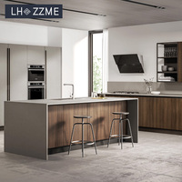 Ensemble de meubles de cuisine contemporains de haute qualité en MDF avec évier et îlot central, plan de travail en marbre, résistant à l'humidité, pour villa
