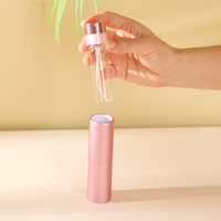 Atomiseur de parfum portable de 20 ml avec bouteille intérieure en verre et coque métallique pour les voyages, rechargeable, logo personnalisé