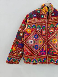 Ventes en gros de blazers élégants, une œuvre d'art portable inspirée de l'artisanat traditionnel d'Asie centrale, disponible à la vente - Product Image 3