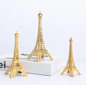 Modelo de ouro leve da torre eiffel em paris, decoração criativa de janela