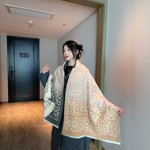 Autunno inverno vecchia <span class=keywords><strong>sciarpa</strong></span> di fiori per le donne doppia faccia stampata pendolare calda moda <span class=keywords><strong>elegante</strong></span> scialle atmosferico grande poliestere - Product Image 4