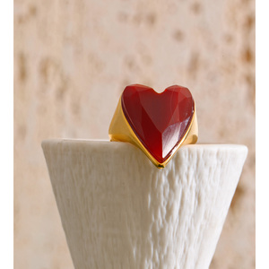 जिनयू 1093 यूरोपीय शैली उत्कृष्ट प्राकृतिक पत्थर लाल दिल की अंगूठी स्टेनलेस स्टील की सोने की प्लेटेड वाटरप्रूफ फैशन रिंग - Product Image 5