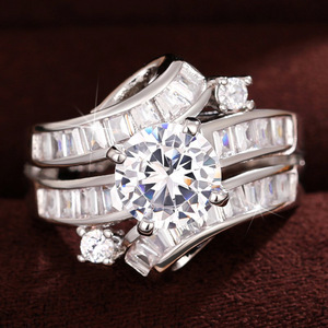 Anello di Lusso Curvo per Donne, Elegante Gioiello da Dito alla Moda - Product Image 6
