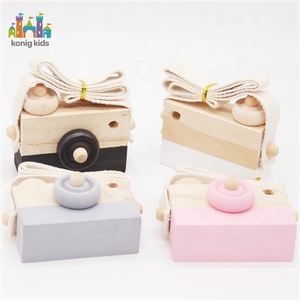 Cámara de Juguete de Madera para Niños, Cámara de Juego de Imitación Minimalista con Correa de Algodón y Lente Giratoria, Lindo Accesorio de Fotografía para Niños Pequeños, Regalo - Product Image 6