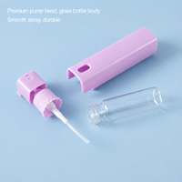 Flacon de parfum portable de 10 ml en plastique PP rechargeable, coloré, avec bouchon à vis, impression sérigraphique et pulvérisateur à pompe
