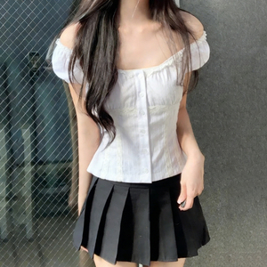 Camiseta de Mujer con Botones y Encaje Retro de Inspiración Medieval, Estilo Francés Vintage, Corte Ajustado y Elegante - Product Image 6