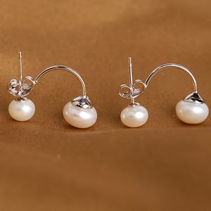 ต่างหูมุกน้ำจืดสีเงินสเตอร์ลิง925มีสองด้านดีไซน์ล่าสุดสำหรับงานแต่งงานหรือของขวัญ - Product Image 5