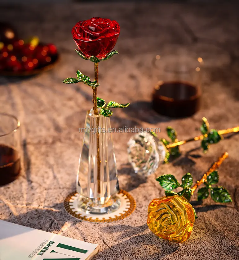 क्रिस्टल रोमांटिक वैलेंटाइन्स उपहार वैलेंटाइन्स उपहार के लिए फूलदान शिल्प के साथ कट क्रिस्टल गुलाब के फूल