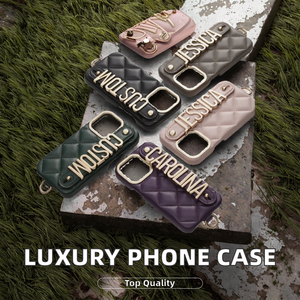 Custodia per telefono in pelle di lusso personalizzabile per <span class=keywords><strong>iPhone</strong></span> 13/12/11pro Max lettera a righe d'oro con nome Charm cinturino - Product Image 3