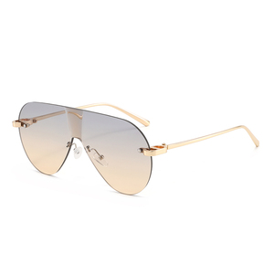 Occhiali da Sole Oversize Senza Montatura con Protezione per gli Occhi, Montatura in Metallo Dorato, Occhiali Futuristici Monoblocco per Donne - Product Image 5