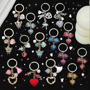 Nouveau porte-clés en forme de cœur avec rose 2025 – Cadeau créatif pour la Saint-Valentin, pendentif décoratif pour sac, porte-clés rose rouge - Product Image 6