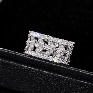 Anello di fidanzamento da donna Q981 in oro bianco con diamante naturale taglio brillante rotondo colore G - Product Image 2