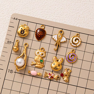 Maravilla Fantástica para Niños | Dijes de Acero Inoxidable Esmaltado con Baño de Oro PVD para la Fabricación de Joyería | Amuletos Impermeables e Hipoalergénicos - Product Image 4