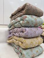 Tissu de soie imprimé luxueux pour les robes de mariée, les robes de soirée et les tenues festives, matière lisse, fluide et de haute qualité