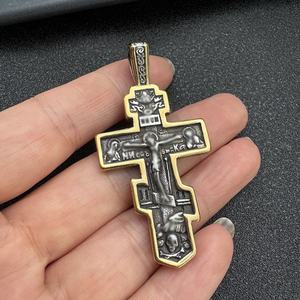 Colar com Pingente Crucifixo Cruz Católica Clássica, Pérola Imitada, Corrente Cobra Banhada a Ouro, Joia de Aço Inoxidável para Homens - Product Image 3