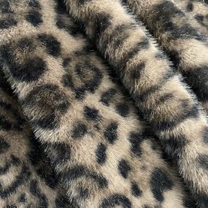 Nhà Máy Bán buôn giá <span class=keywords><strong>Leopard</strong></span> in Faux lông vải cho hàng may mặc áo khoác chăn hometextile đệm đồ chơi - Product Image 3