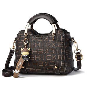 Nouveau <span class=keywords><strong>sac</strong></span> à bandoulière en cuir PU pour femmes - Sacs à main tendance avec bandoulière amovible pour les trajets quotidiens et plusieurs options de portage - Product Image 3