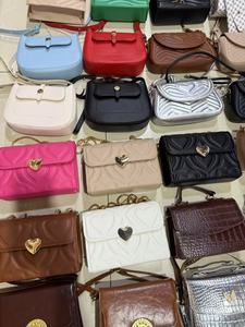 ผู้ผลิต ผู้ค้าส่ง กระเป๋าถือดีไซน์เนอร์ลายเรขาคณิต ปักดิ้นแบบต่างประเทศ ดีไซน์เรียบง่าย แฟชั่น ซิปปิด ขายส่ง - Product Image 5