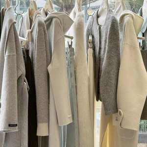 Venta al por Mayor de Ropa de Moda para Mujer, Otoño e Invierno, Suéteres, Chaquetas y Pantalones Variados, Envío Aleatorio - Product Image 4