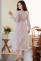 Robe de pyjama longue à manches longues en satin tissé floral style français, col en V, pour femme, nouvelle collection printemps, douce et féerique, mi-longue