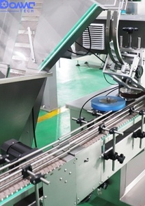 Machine de capsulage automatique complète pour bouteilles carrées et rondes, avec alimentation en bouchons, pressage et vissage, pour ligne de mise en bouteille et de comptage - Product Image 2