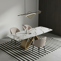 Table à manger rectangulaire extensible en pierre frittée avec base dorée au design italien moderne, livraison en 15 jours