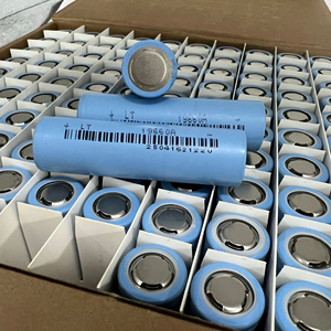 Lithium có thể sạc lại <span class=keywords><strong>li</strong></span> <span class=keywords><strong>ion</strong></span> <span class=keywords><strong>18650</strong></span> 3000mAh <span class=keywords><strong>10c</strong></span> 12c 36A 140A <span class=keywords><strong>18650</strong></span> JP30 Pin ampace JP30 <span class=keywords><strong>18650</strong></span> di động - Product Image 3