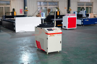 Machine de nettoyage au laser CW professionnelle pour pièces automobiles, moules et surfaces architecturales