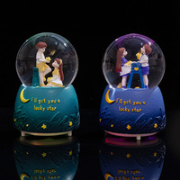 Globe à neige musical peint à la main avec couple, base en résine, lumière LED, neige automatique, cadeau de mariage
