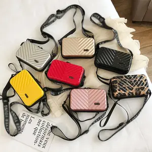 Fashion trendy eminent customizable print cosmetic bags or pouches luxury high quality durable cosmetic storage bag for women