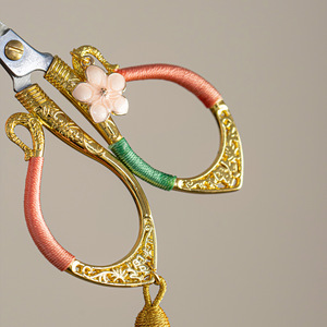 Ciseaux à thé en alliage de style chinois avec pendentif à pompon, coupe-sac à thé, coupe-fil, étui de protection, accessoire de cérémonie du thé. - Product Image 4
