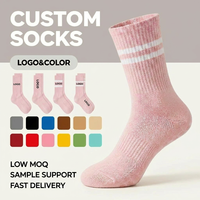 Chaussettes de yoga côtelées roses personnalisées avec logo, chaussettes de sport athlétiques pour femmes avec rayures blanches, chaussettes de gym, de fitness et de pilates, vente en gros