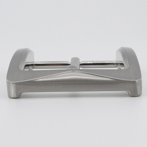 Boucle de ceinture durable en alliage de zinc avec une taille extérieure adaptée aux sangles en cuir standard de 40 mm. - Product Image 6