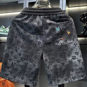 กางเกงขาสั้นลำลองปักลายแฟชั่นยุโรประดับไฮเอนด์สำหรับผู้ชาย แบรนด์ดัง ทันสมัย ประจำฤดูร้อนปี 2025 กางเกงชายหาดแบบมีเชือกผูก - Product Image 3
