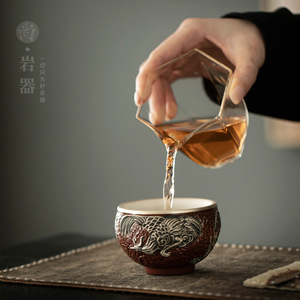 Tasse à thé en céramique faite à la main avec motif de dragon en relief, style chinois traditionnel Dehua, tasse individuelle de luxe rétro - Product Image 2