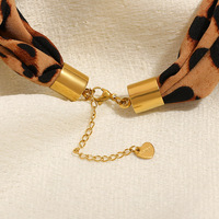 SUMMLY-Collier en acier inoxydable plaqué or 18 carats, chaîne foulard imprimé léopard tendance, pendentifs boule en résine cœur, bijoux de mode