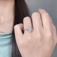 Anello di Lusso Artistico con Diamante Ovale Coltivato in Laboratorio, Placcato in Oro Bianco 18K, Gioiello Raffinato da Donna per Fidanzamento e Sposa