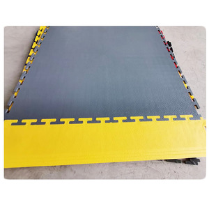 Suelo de PVC entrelazado, seguro y conductor, ideal para líneas de ensamblaje de electrónica y salas limpias - Product Image 3