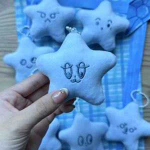 8CM Kpop NT127 Taeyong YUTA <span class=keywords><strong>Doyoung</strong></span> Kawaii estrella de mar azul llavero de peluche 9 Aniversario expresión extraña muñeca Kering Fans regalo - Product Image 5
