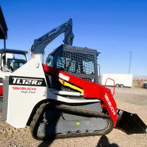 รถตักตีนตะขาบขนาดเล็ก Takeuchi EH รุ่น TL12R2 คุณภาพพรีเมียม รถตักแบบสกิดสเตียร์ 81 แรงม้า ประสิทธิภาพสูง ระบบขับเคลื่อน 4 ล้อ พร้อมระบบป้องกันแบบปิด - Product Image 3